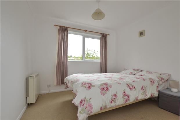 2 bed flat to rent in Melcombe Road, Bath BA2, £1,300 pcm