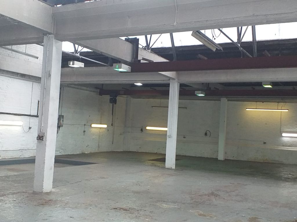 Light industrial to let in Unit 6, Dadsford Bridge Industrial Estate, Plant Street, Stourbridge, West Midlands DY8, £25,220 pa