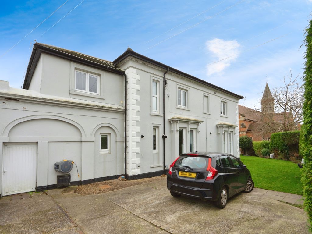 1 bed flat for sale in Crescent Road, Worthing, West Sussex BN11, £160,000