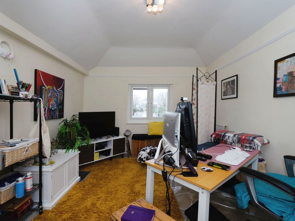 1 bed flat for sale in Crescent Road, Worthing, West Sussex BN11, £160,000