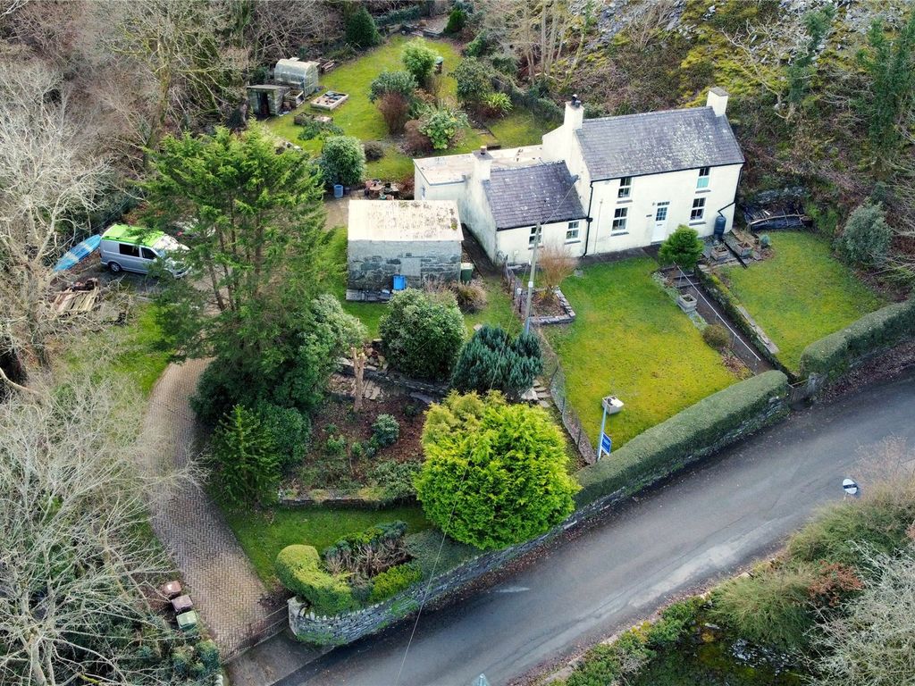 3 bed detached house for sale in Talysarn, Caeernarfon, Gwynedd LL54, £325,000