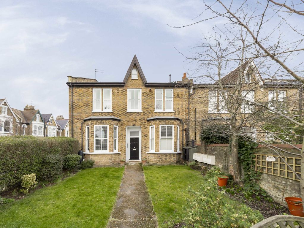 2 bed flat for sale in Dartmouth Park Hill, London N19, £600,000