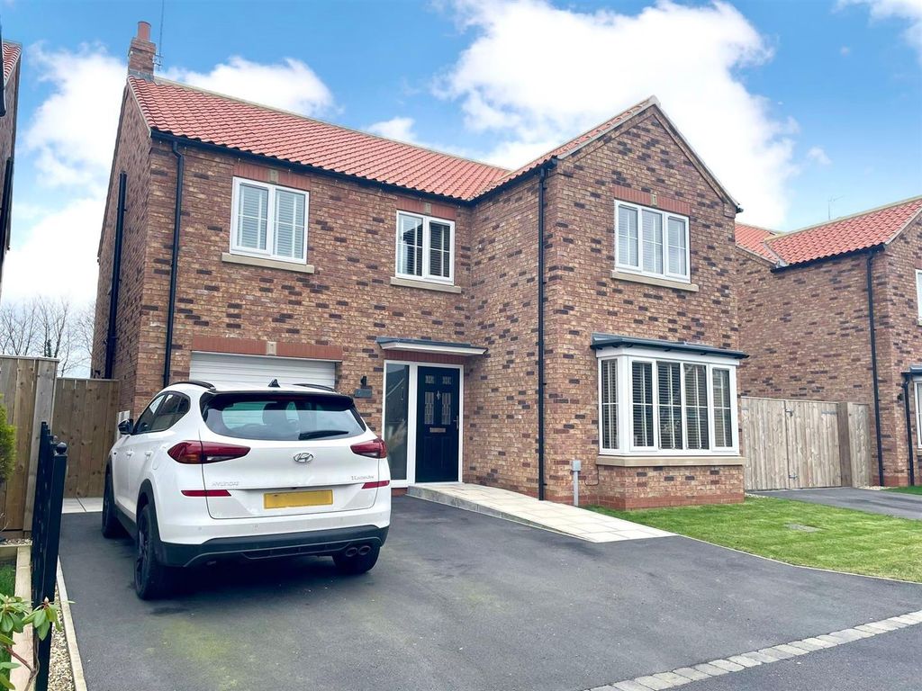 4 bed property for sale in Blanchard Close, Beeford, Driffield YO25, £389,950