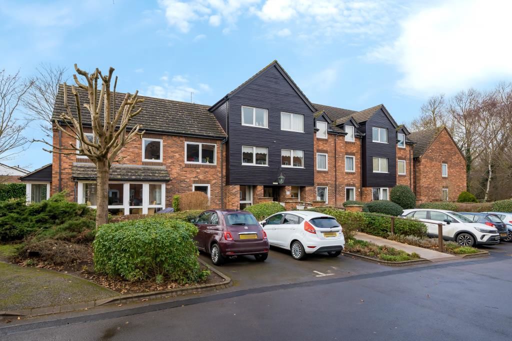 2 bed flat for sale in Caldecott Road, Abingdon OX14, £150,000