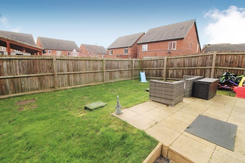 4 bed property for sale in Buttercup Drive, Daventry NN11, £400,000