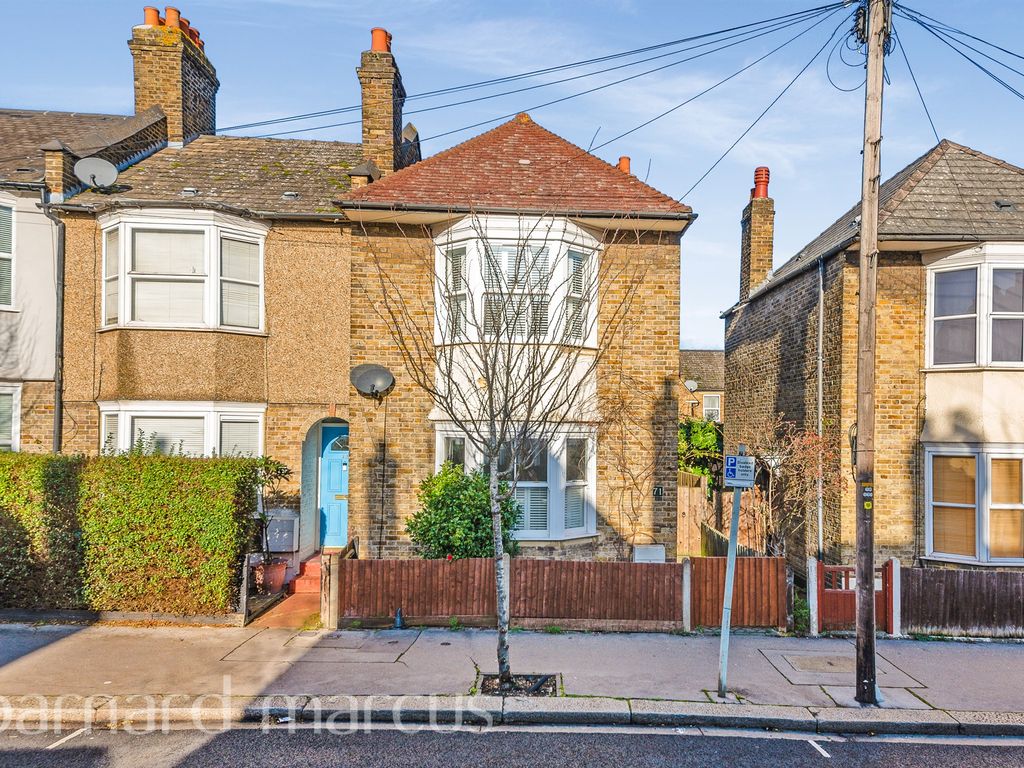 2 bed end terrace house for sale in Northborough Road, London SW16, £500,000