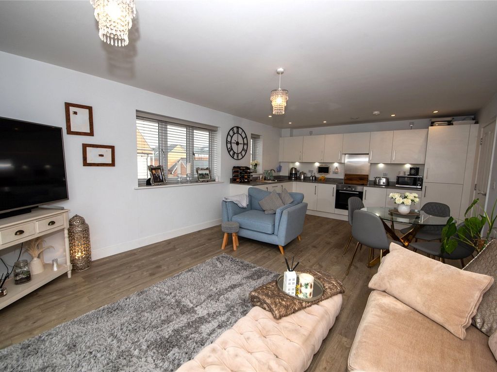 2 bed flat for sale in Cedar Court, 14 Lockhart Drive, Wokingham RG40, £330,000