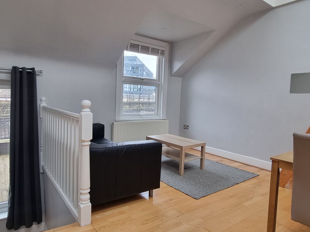 1 bed flat to rent in Southwark Bridge Road, Borough SE1, £1,999 pcm