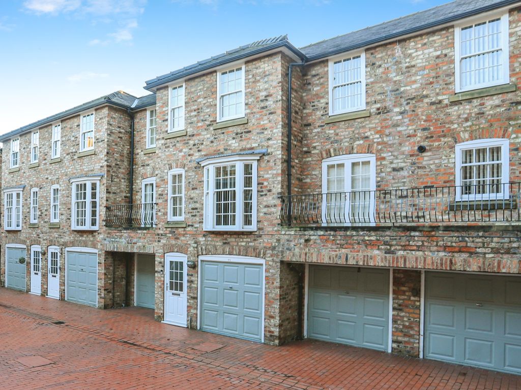 4 bed mews house for sale in Buckingham Court, York, North Yorkshire YO1, £425,000