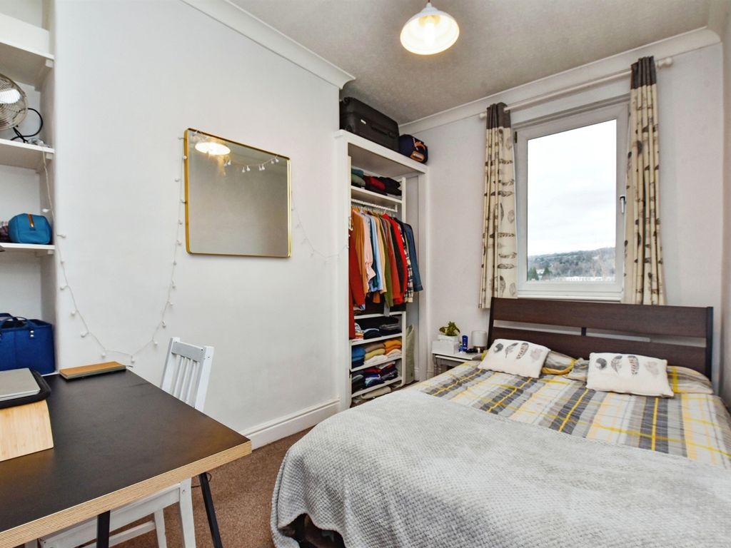 2 bed flat for sale in Lower Oldfield Park, Bath BA2, £375,000