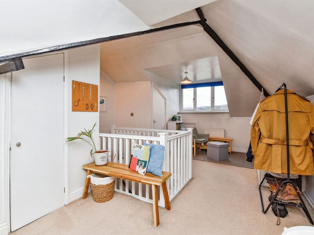 2 bed flat for sale in Lower Oldfield Park, Bath BA2, £375,000