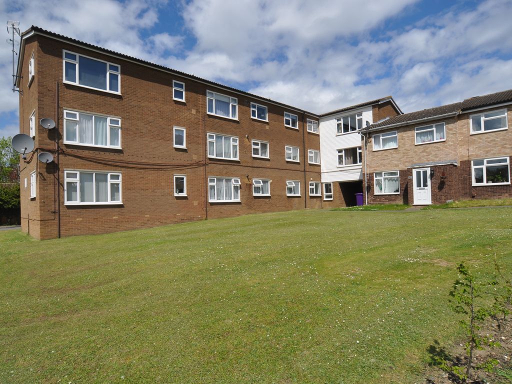 2 bed flat to rent in Maylin Close, Hitchin SG4, £1,000 pcm