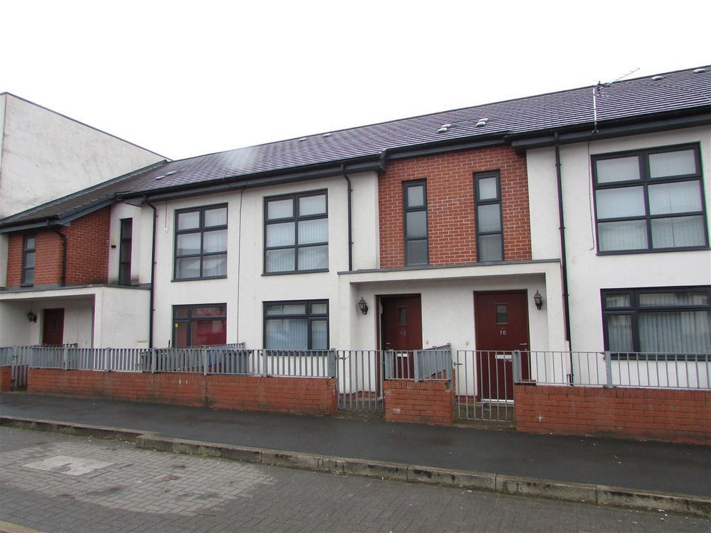 3 bed terraced house for sale in Bilsborrow Road, Manchester M14, £275,000