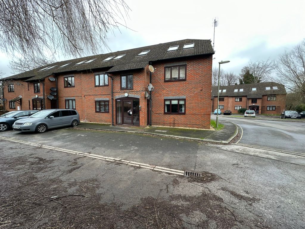 1 bed flat to rent in Bishops Court, Andover, Andover SP10, £695 pcm