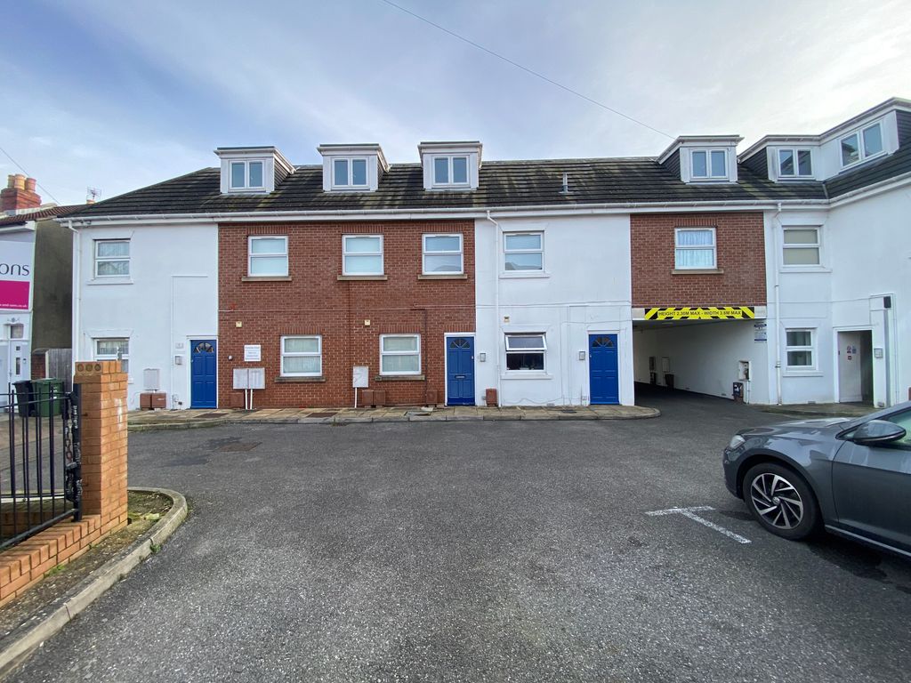 1 bed flat for sale in Manor Park Avenue, Portsmouth PO3, £139,995