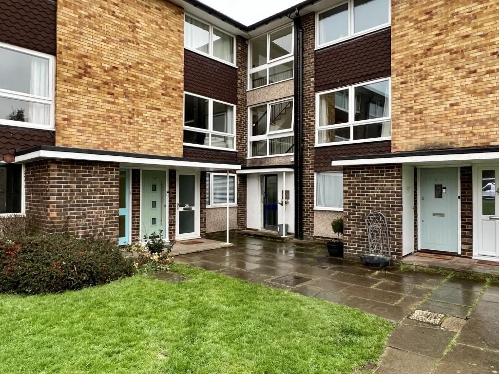 2 bed flat to rent in Bracknell, Berkshire RG42, £1,400 pcm