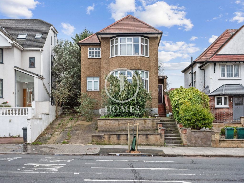 2 bed flat for sale in Regents Park Road, London N3, £370,000