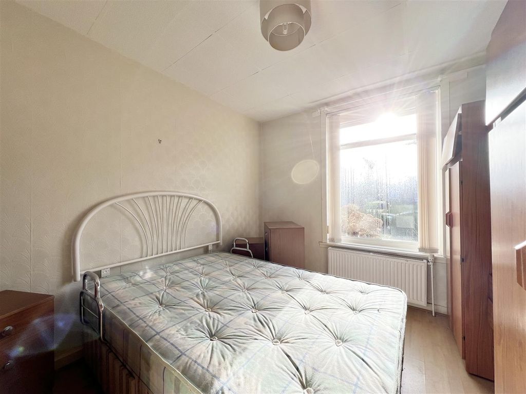 2 bed flat for sale in Montford Avenue, Glasgow G44, £85,000