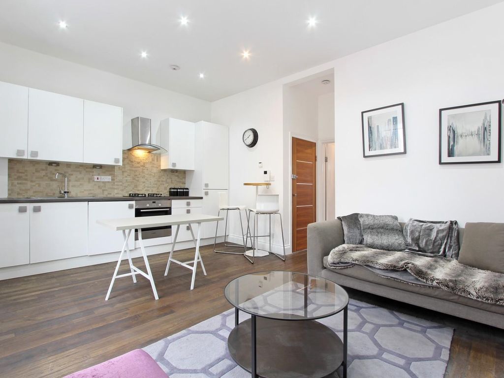 1 bed flat for sale in Coldharbour Lane, Camberwell SE5, £275,000