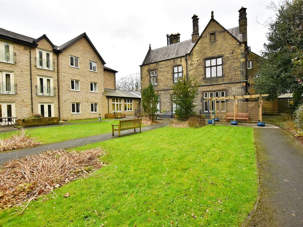 1 bed flat for sale in Charlestown Road, Glossop, Derbyshire SK13, £150,000