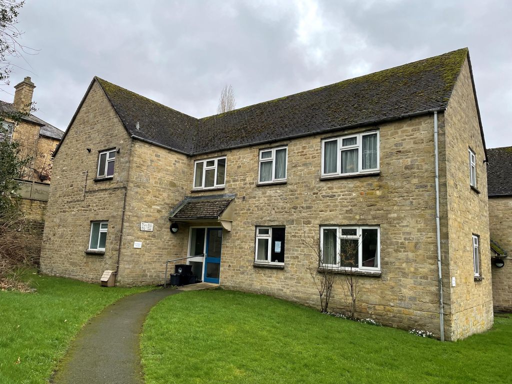 1 bed flat for sale in New Street, Chipping Norton OX7, £150,000