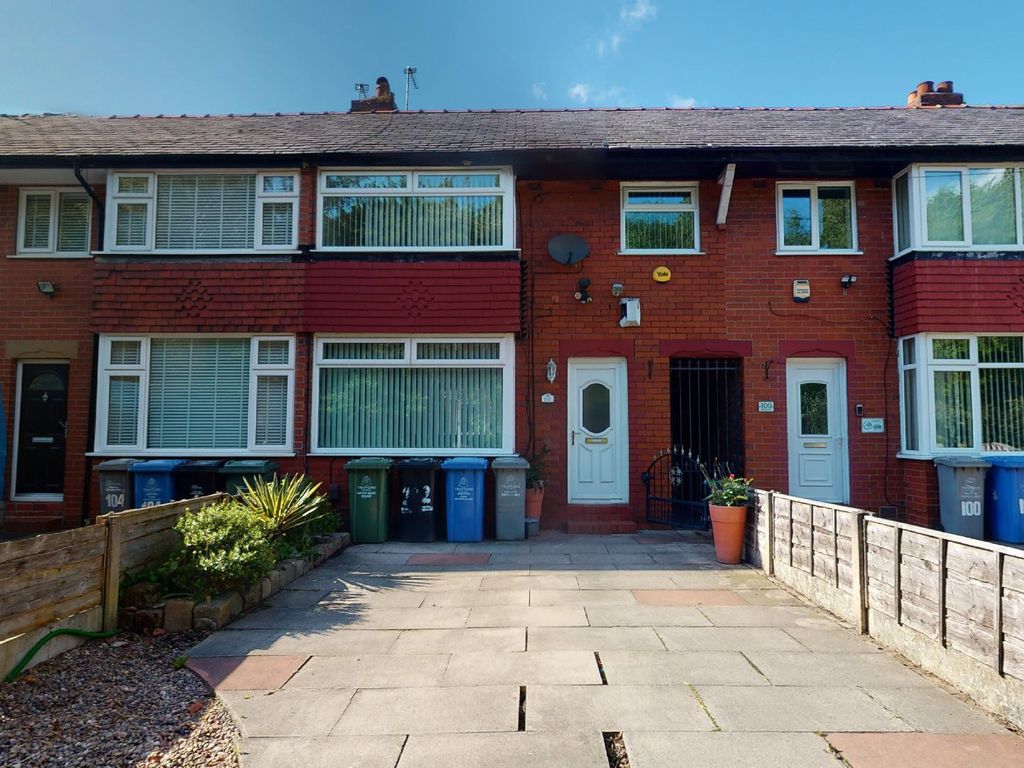 3 bed terraced house to rent in Broadway, Manchester M41, £1,200 pcm