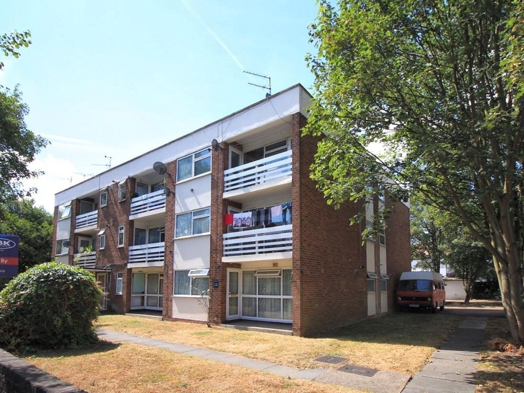 1 bed flat for sale in Heston Road, Heston, Hounslow TW5, £229,000