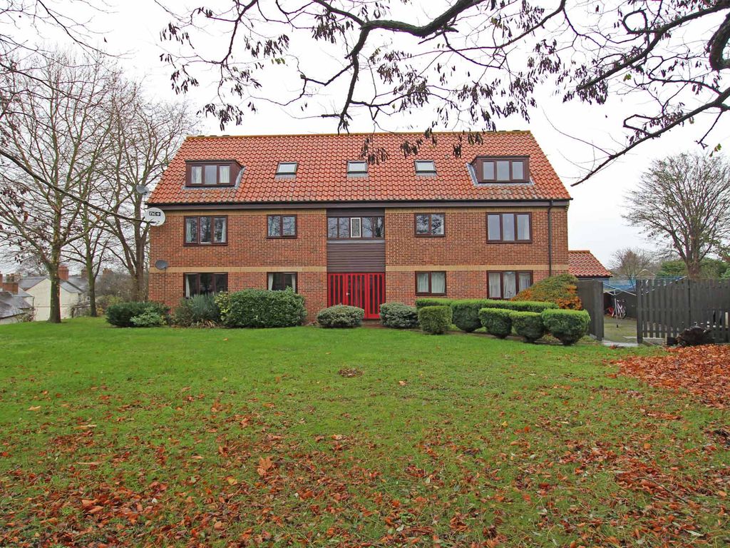 2 bed flat to rent in Armstrong Close, Newmarket CB8, £850 pcm