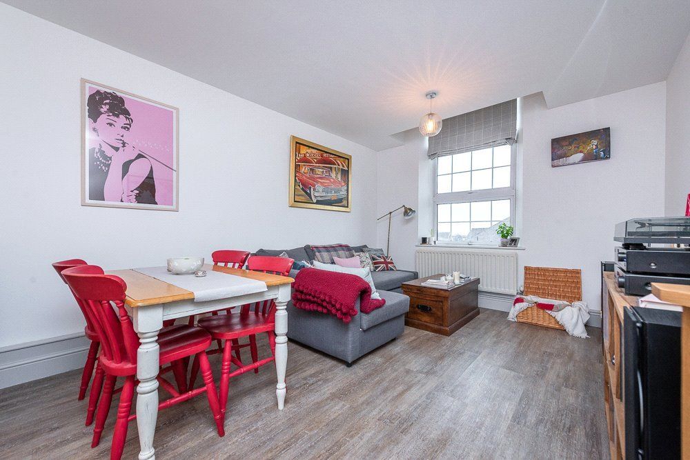 1 bed flat for sale in Brook Road, London NW2, £300,000