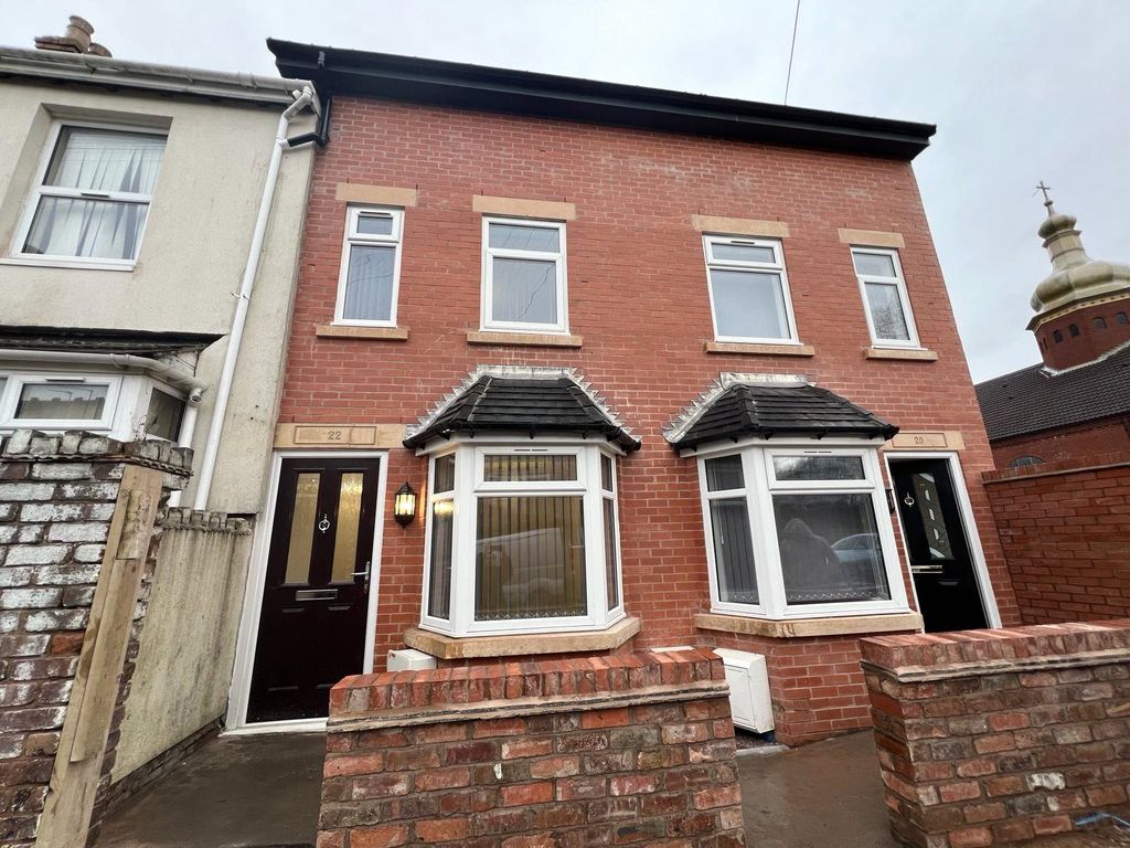 3 bed terraced house to rent in Merridale Street West, Wolverhampton, West Midlands WV3, £1,200 pcm