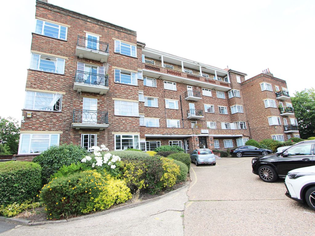 3 bed flat to rent in Mulberry Close, London NW4, £3,200 pcm