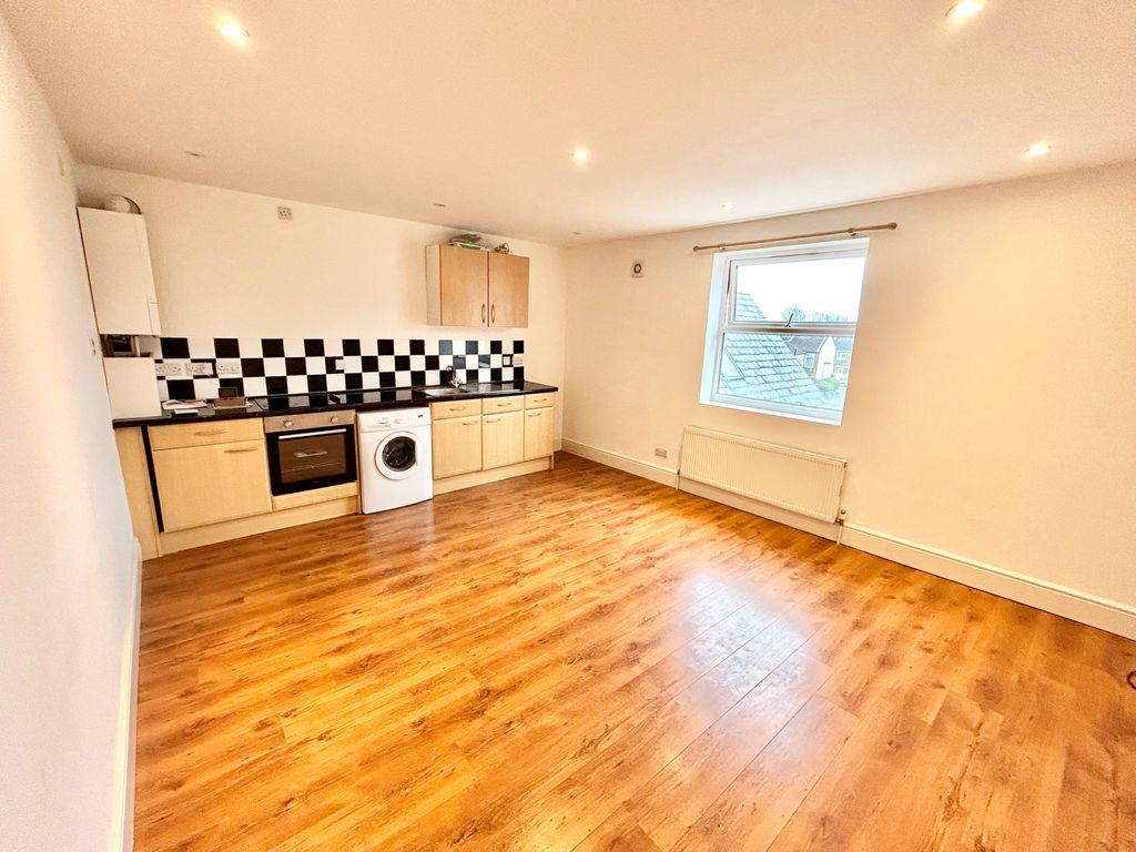 2 bed flat to rent in Kingston Road, Portsmouth PO2, £1,050 pcm