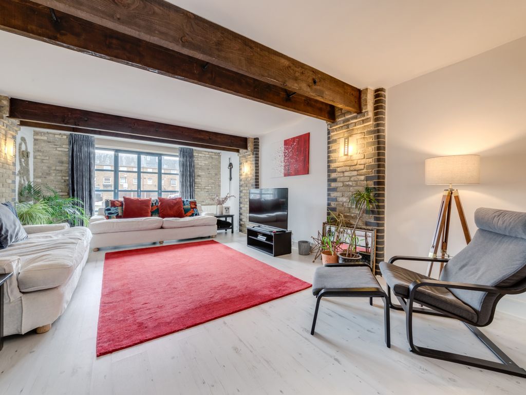 2 bed flat for sale in Millennium Drive, Cubitt Town E14, £725,000