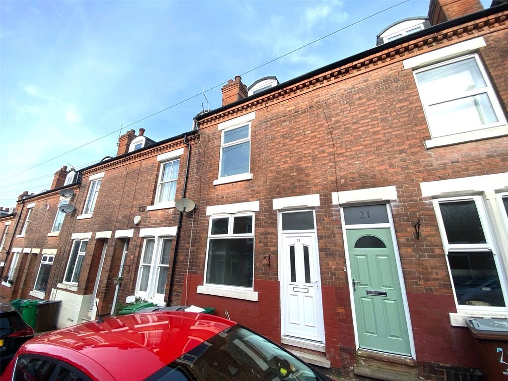 3 bed terraced house to rent in Roberts Street, Nottingham, Nottinghamshire NG2, £1,100 pcm