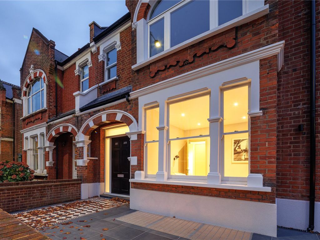 2 bed flat for sale in Fulham Palace Road, Fulham SW6, £849,950