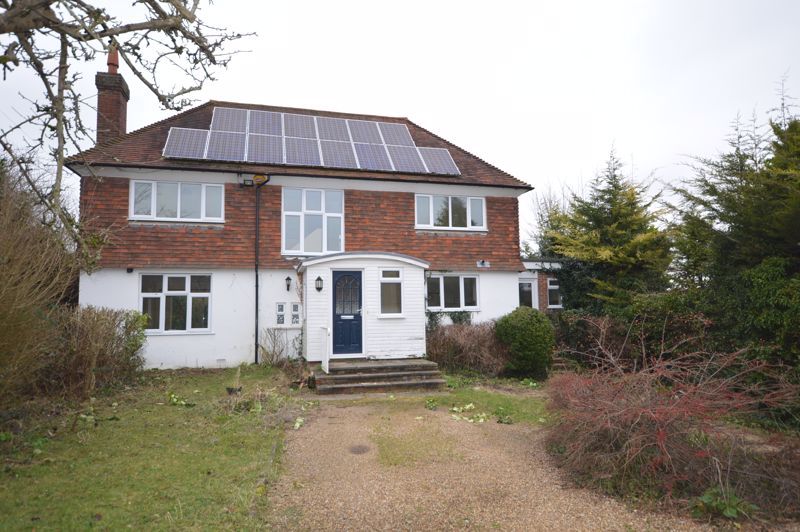 4 bed detached house to rent in Austenway, Chalfont St. Peter, Gerrards Cross SL9, £1,950 pcm