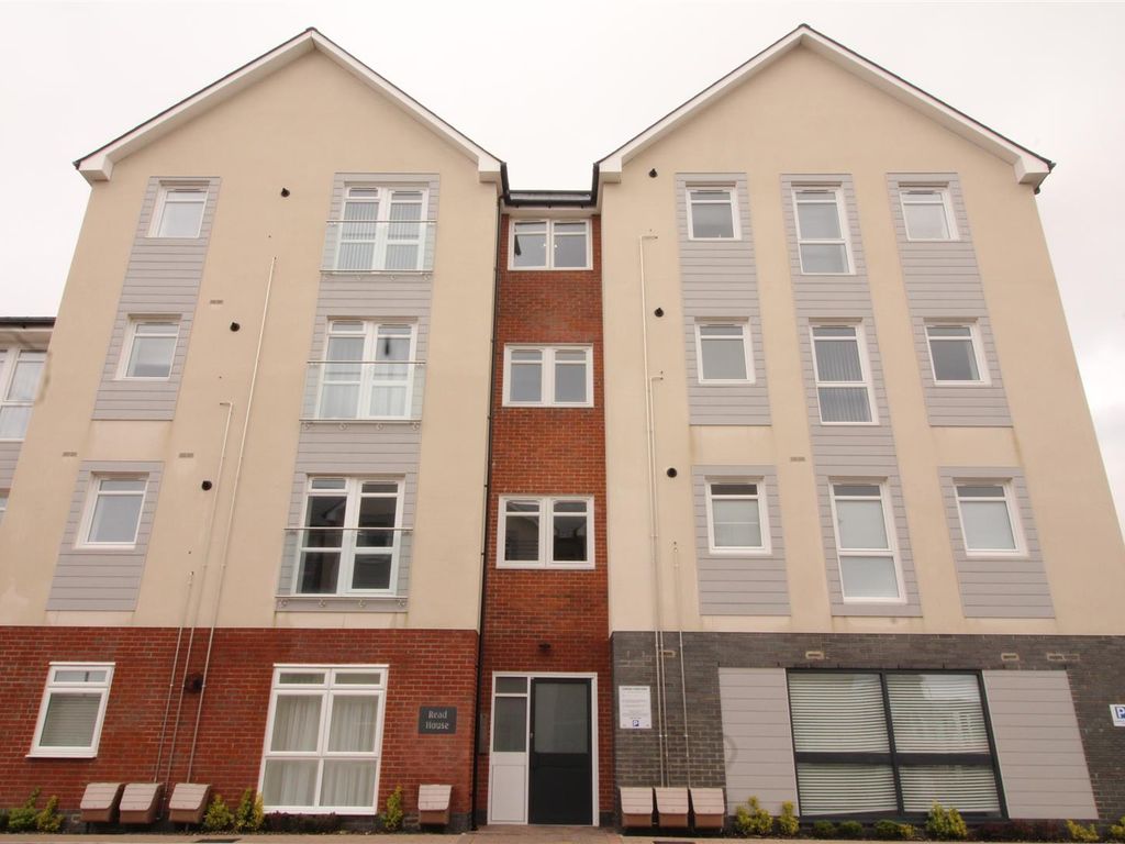 2 bed flat to rent in Stabler Way, Poole BH15, £1,350 pcm