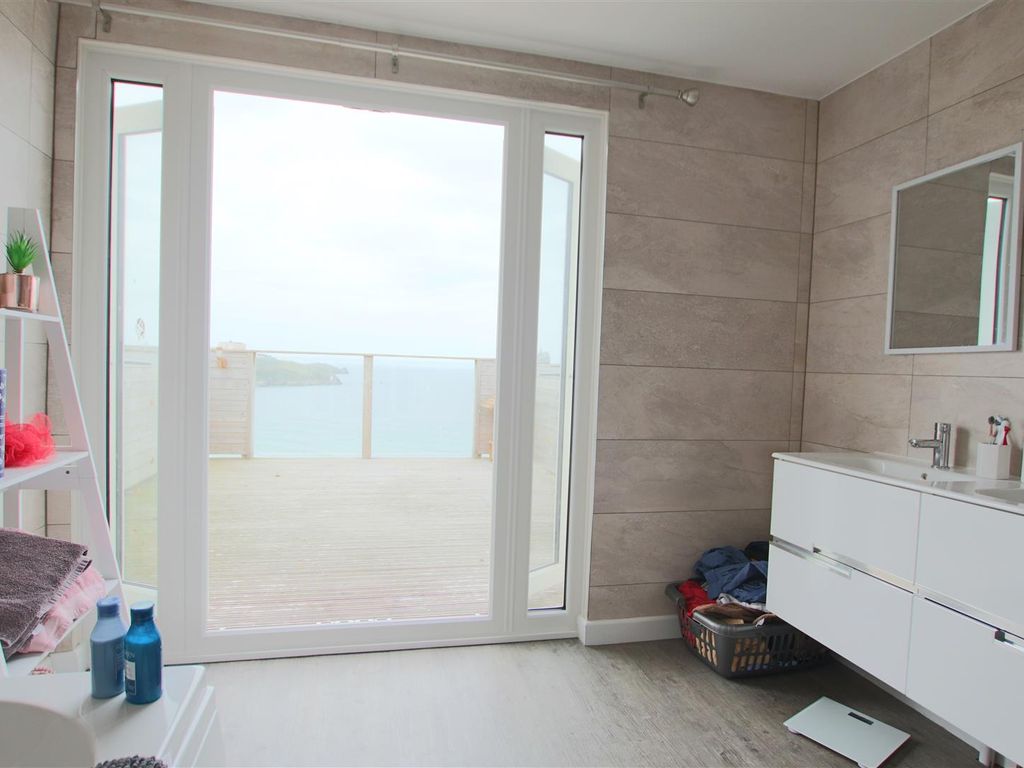 1 bed flat for sale in Cliff Road, Newquay TR7, £160,000