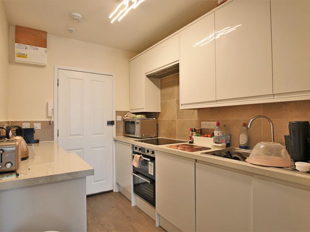 1 bed flat for sale in Cliff Road, Newquay TR7, £160,000