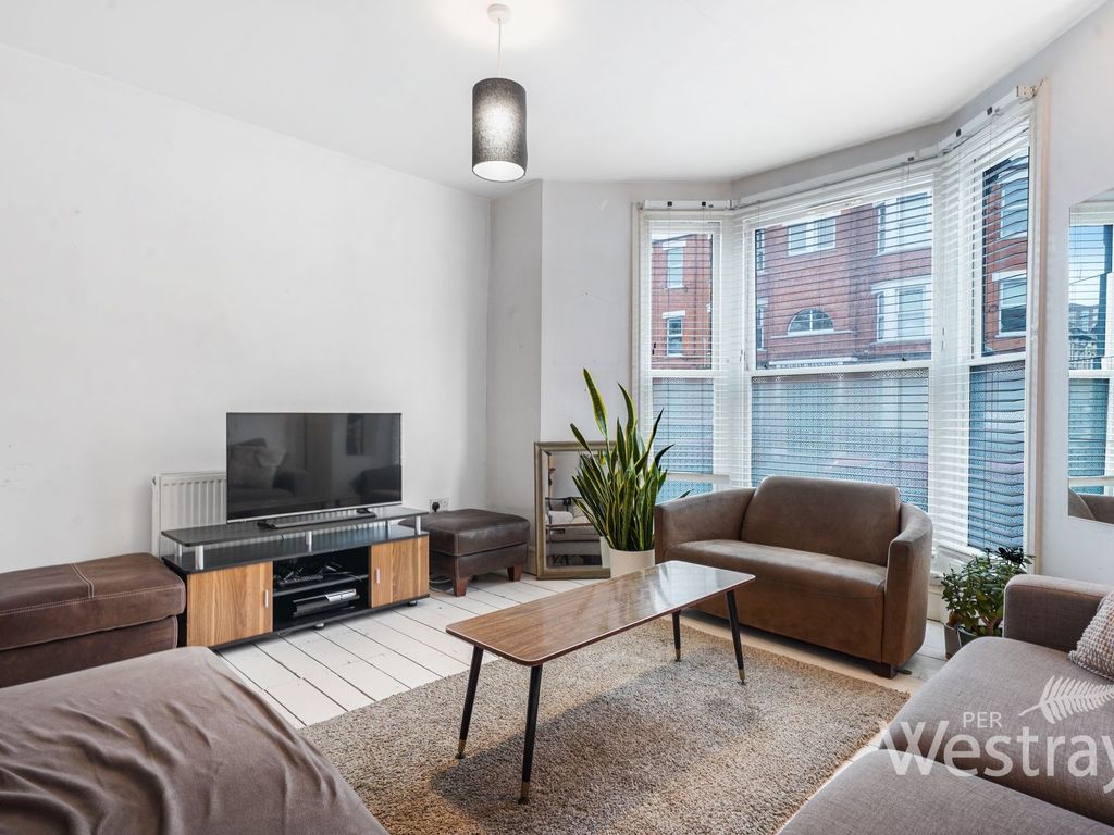 3 bed flat for sale in Graham Rooad, London E8, £895,000