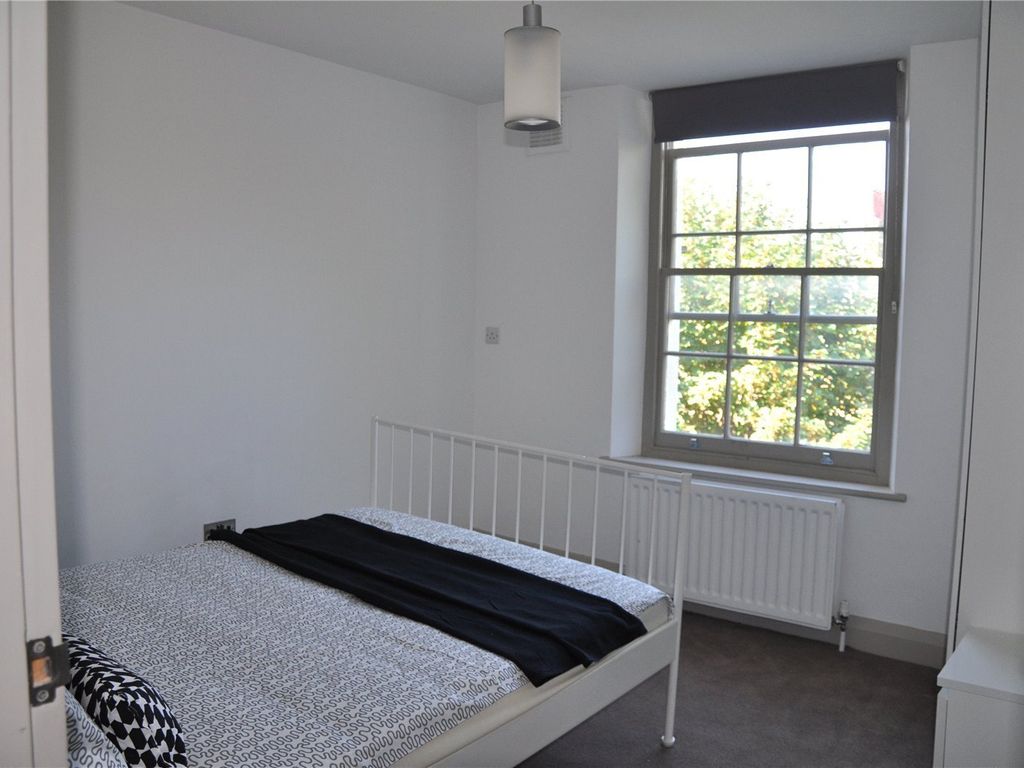 3 bed flat to rent in Claverton Street, Pimlico SW1V, £4,700 pcm