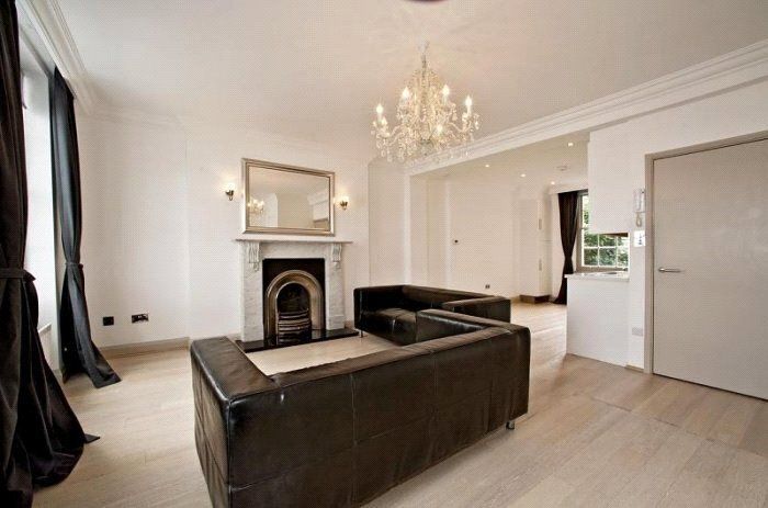 3 bed flat to rent in Claverton Street, Pimlico SW1V, £4,700 pcm