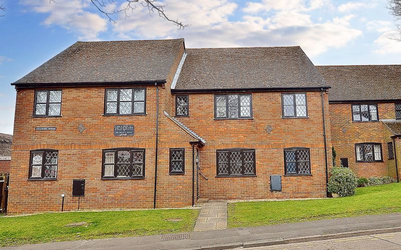 2 bed flat for sale in Bell Lane, Princes Risborough HP27, £235,000