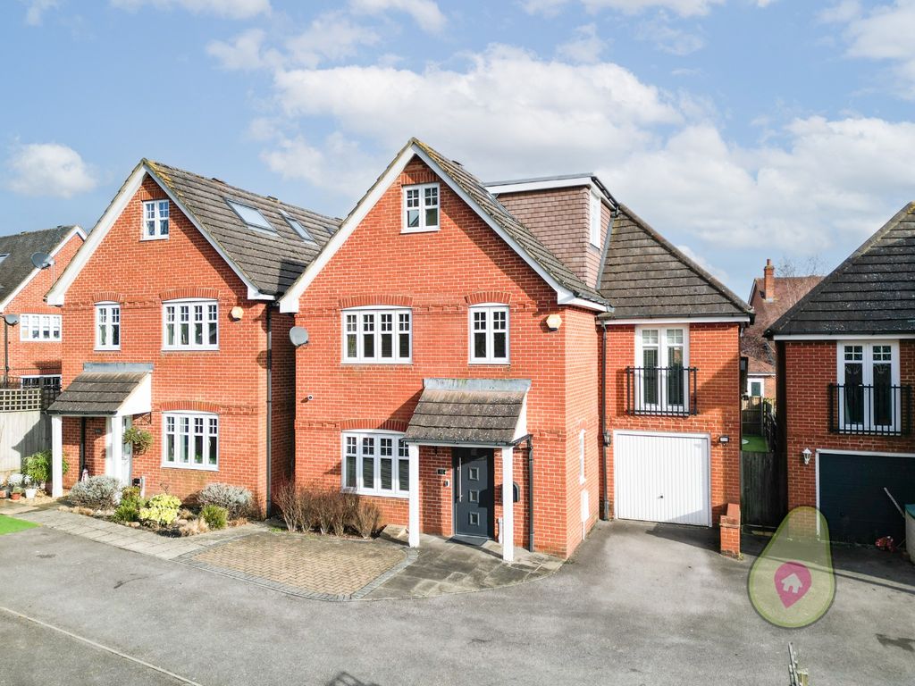 5 bed detached house for sale in Teal Grove, Shinfield, Reading RG2, £680,000