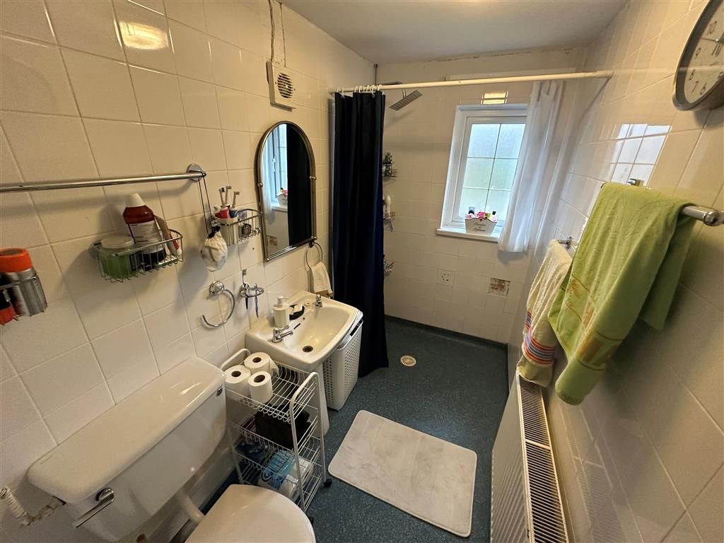 3 bed property to rent in Heol Y Glyn, Tonyrefail, Porth CF39, £800 pcm