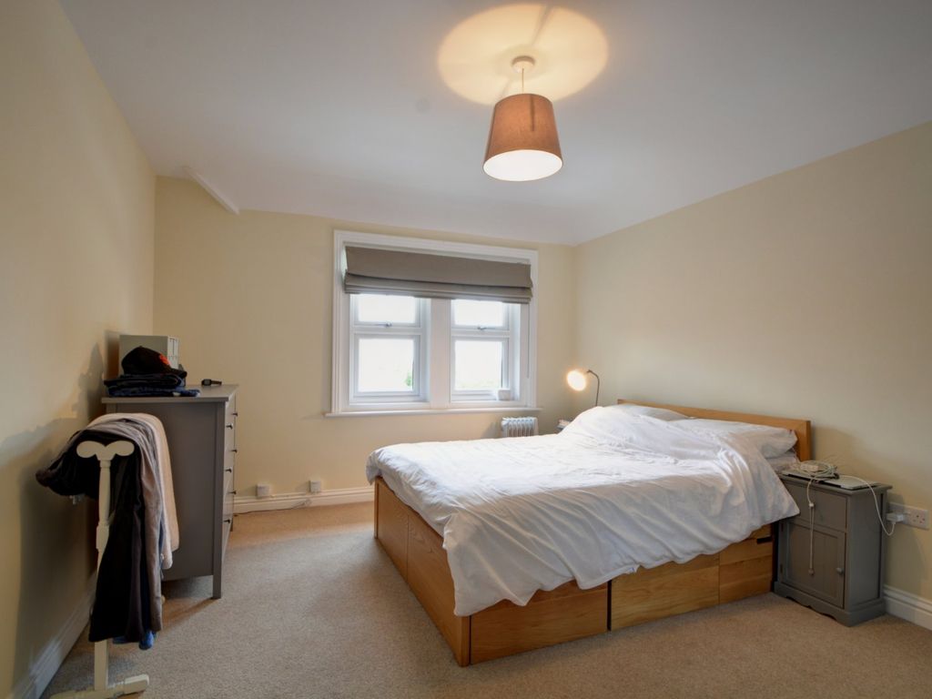 1 bed flat for sale in Pevensey, Beacon Hill Road, Beacon Hill, Surrey GU26, £182,500