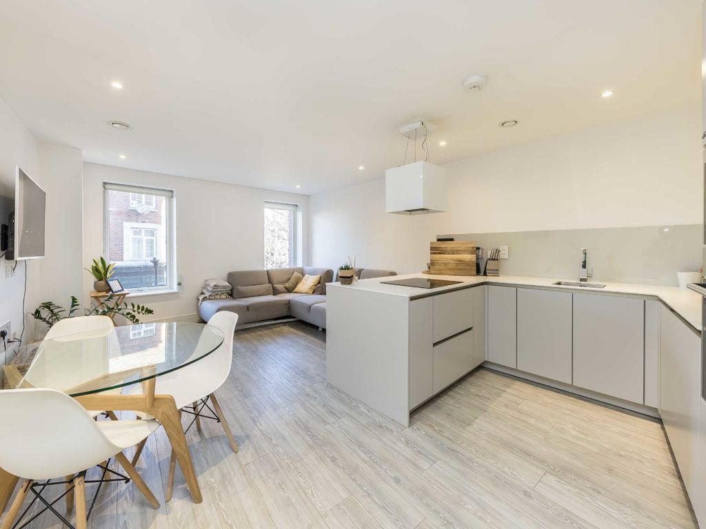 1 bed flat for sale in Gaumont Place, London SW2, £395,000