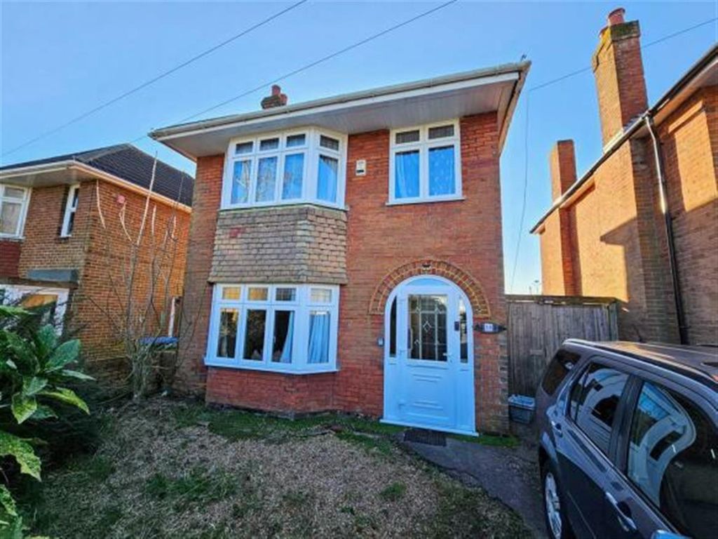 3 bed detached house for sale in Canterbury Avenue, Southampton SO19, £200,000