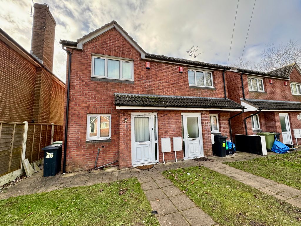 2 bed property to rent in Greystone Passage, Dudley DY1, £800 pcm