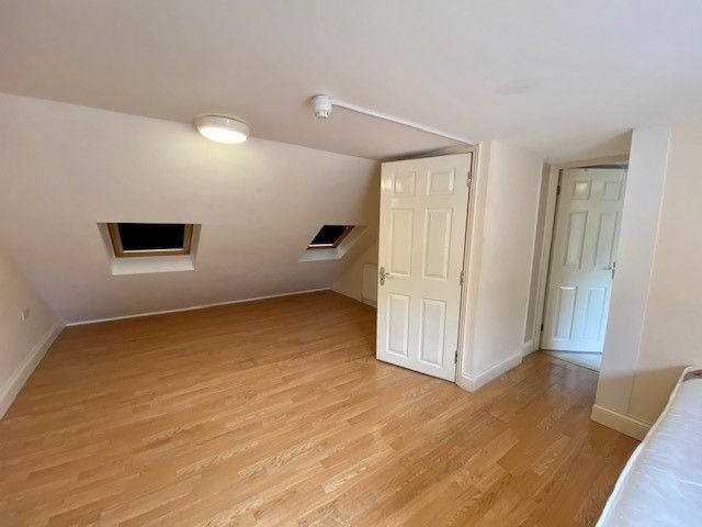 Studio to rent in Rookery Close, Colindale NW9, £1,050 pcm